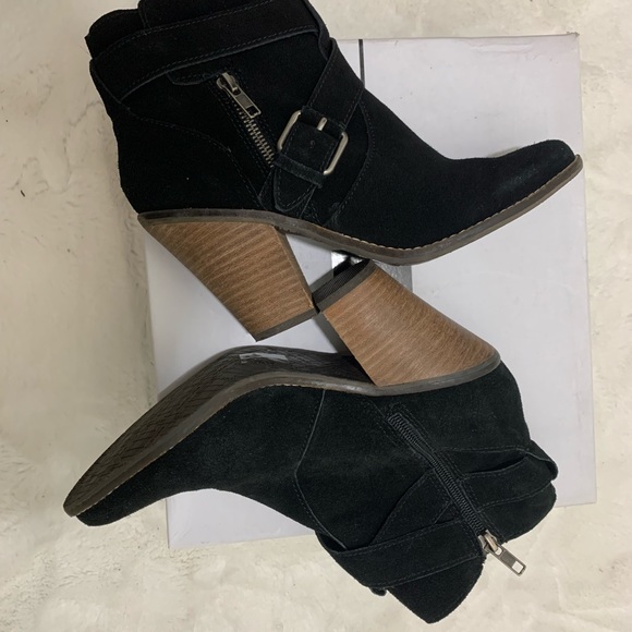 Dolce Vita  Zip up Booties - Picture 5 of 7